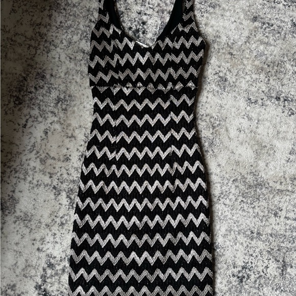 Windsor Dresses & Skirts - Black and Silver Zigzag Windsor Size Small Dress